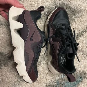 Womens Nike Ryz 365 shoes